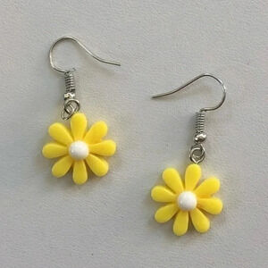 Fun Funny Yellow & White Flower Floral Resin Earrings NWT